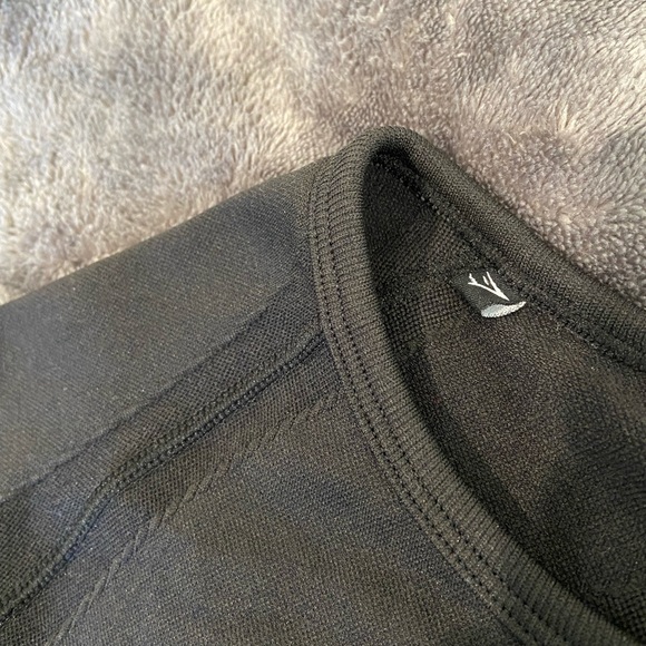 GymShark Cropped Workout Shirt - Picture 2 of 3